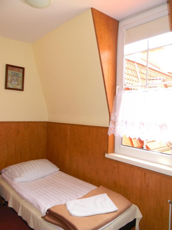 Prohibicja Peter'S Pub Motel Mikolajki  Room photo