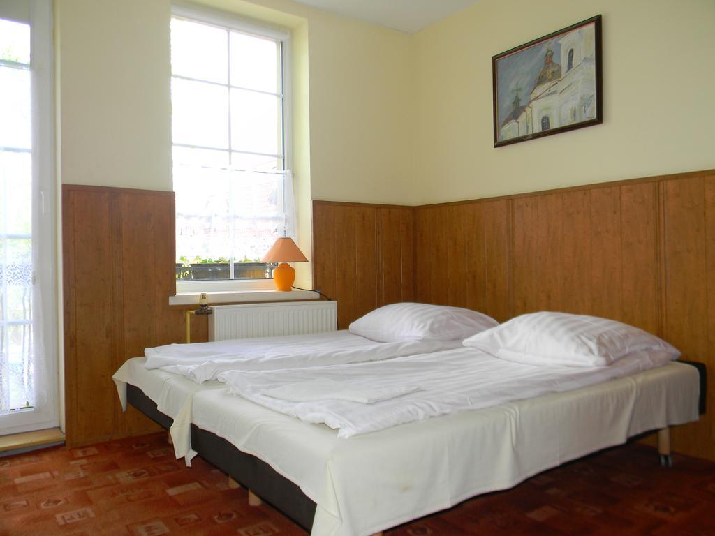 Prohibicja Peter'S Pub Motel Mikolajki  Room photo